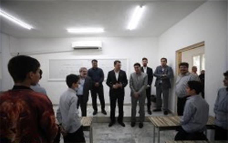 تأکید مدیرعامل سازمان منطقه آزاد کیش بر ادامه روند توسعه زیرساخت‌های آموزشی و حمایت از معلمان