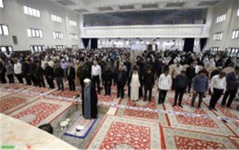 طنین بندگی در کیش؛ نماز عید فطرجلوه گاه اتحاد و همدلی کیشوندان