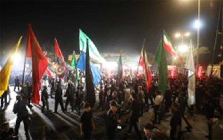طنین سوگ اباعبدالله در نگین خلیج فارس/ اجتماع عظیم عزاداران حسینی در میدان ساحل کیش